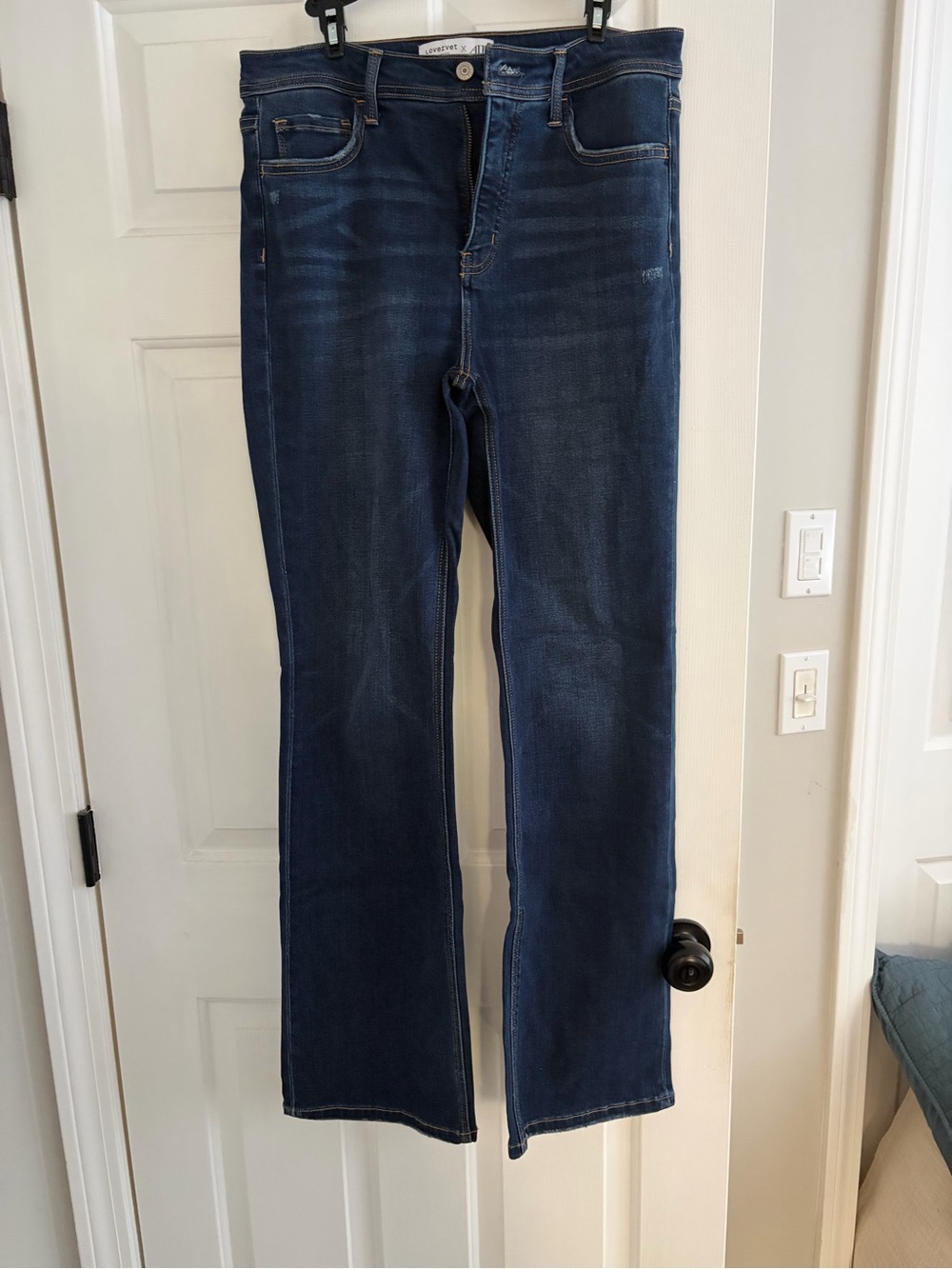 Women’s Boot Cut Jeans in Dark Blue - Classic Everyday Style